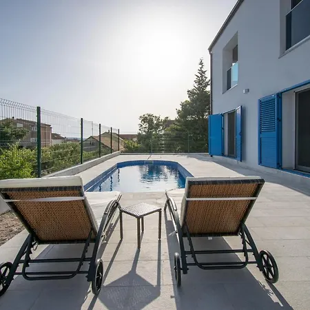 Blue Chill * Brodarica